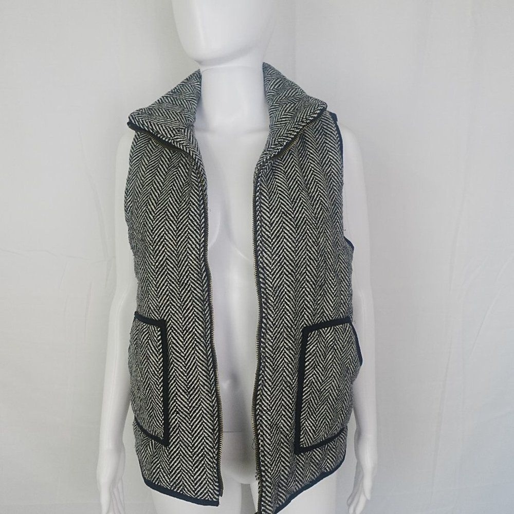 Black and White Quilted Winter Vest Zippered Size Small